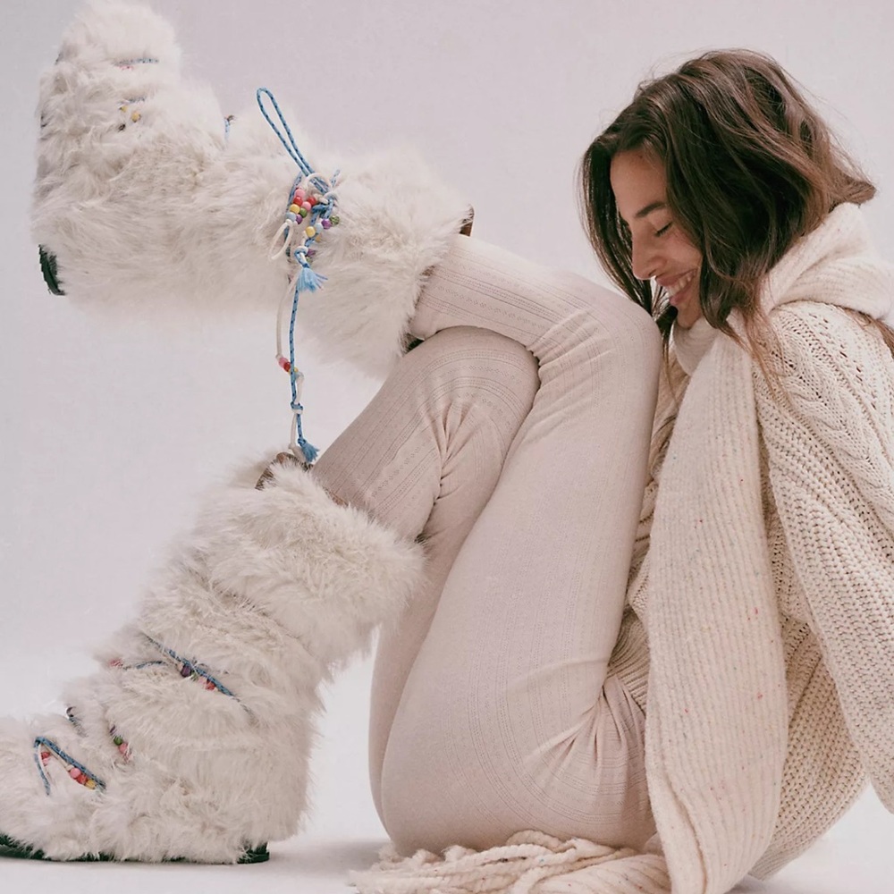 New In Box, Free People Apres Boho All Day Beaded Boots White Faux Fur